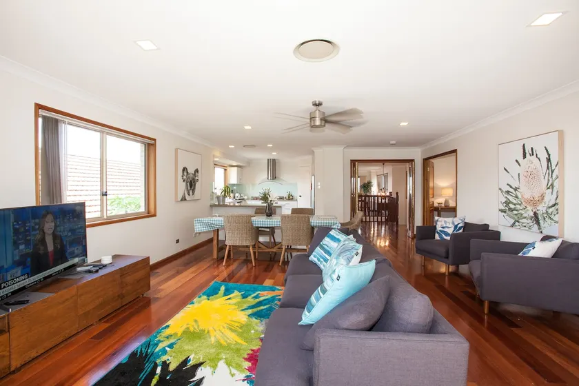 Executive Three Bedroom Home in Hamilton - Image 1