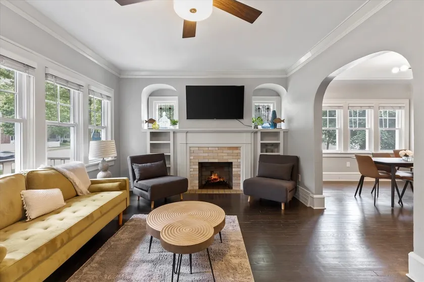 *NEW* 3 KING Beds Near Lake Michigan, w/ Parking! - Image 1