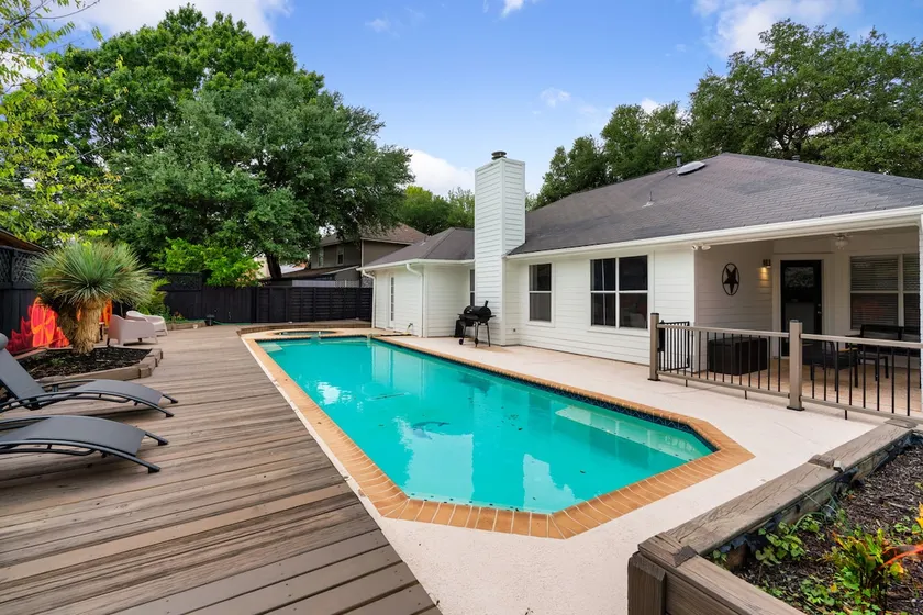 Sleek Designer Home: Pool, Hot Tub & Game Room - Image 1