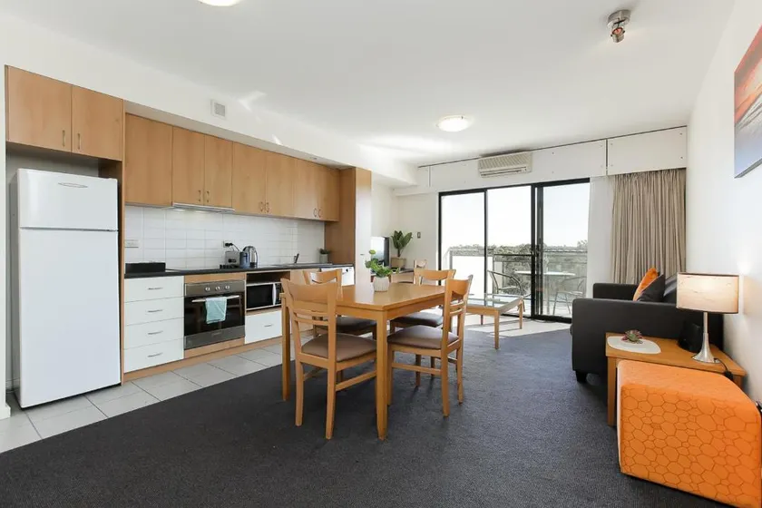Beautiful 1-bedroom apartment close to the River - Image 1