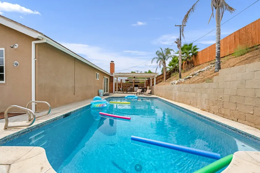 Sunny Getaway 3BR House + POOL+BBQ PATIO+Games! - Image 1