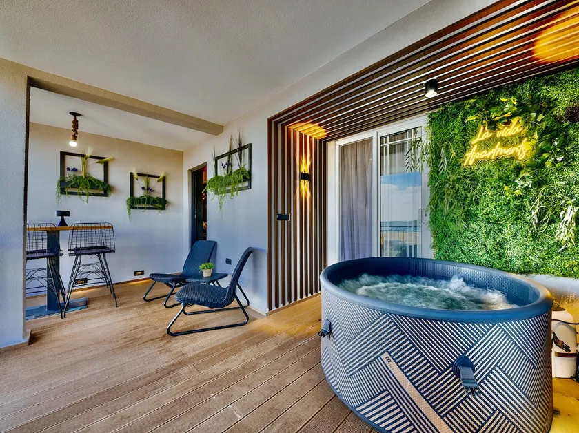 La Vida Apartmens-GOLD-with a Jacuzzi - Image 1