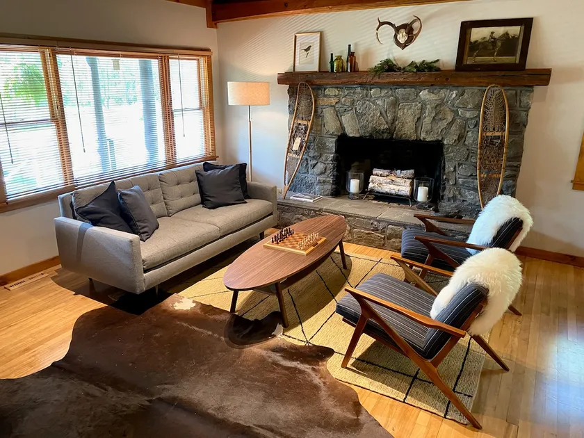 Luxurious & Modern 3 BR 1.5 Bath Log Cabin - Image 1