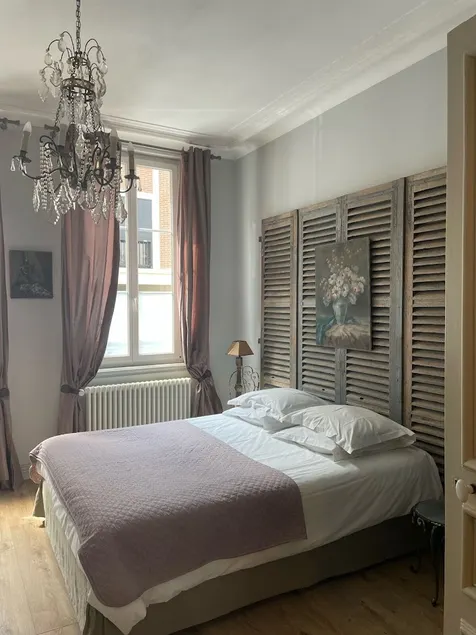 Charming apartment with garden and parking. - Image 1