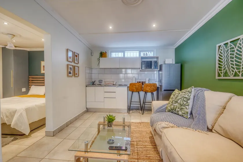 Trendy 2 Sleeper Serviced Apartment with Pool - Image 1