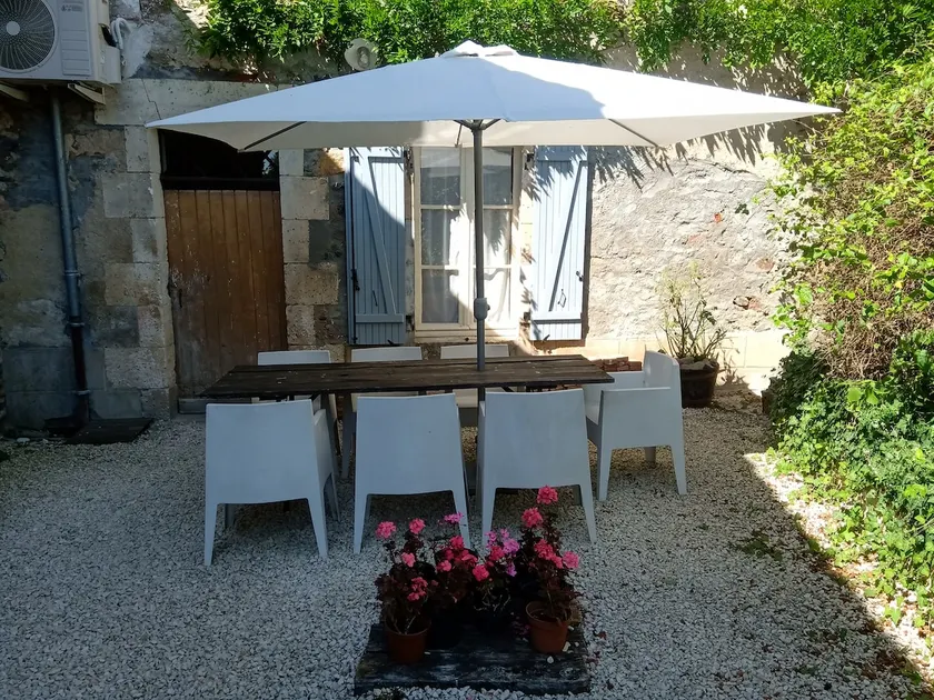 Charming gîte for 11 guests in the Charente - Image 1