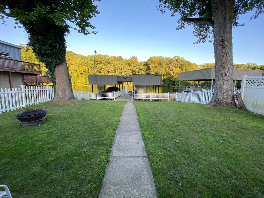 3 Bedroom River Retreat with lake access - Image 1