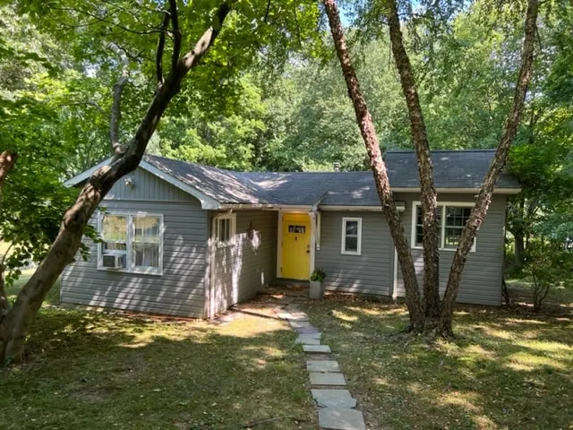 Peaceful Yellow Door Cottage - Image 1