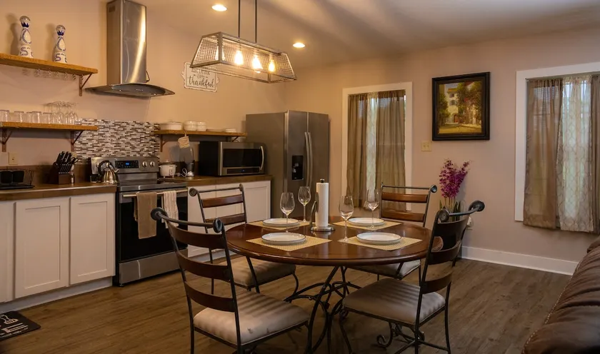 Private 1BR Sunset LA Retreat –Couple or Solo Stay - Image 1