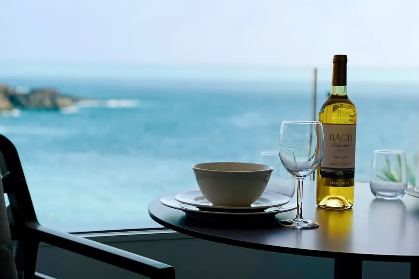 By Olas Suites Beachfront, Palm Suite - Image 1