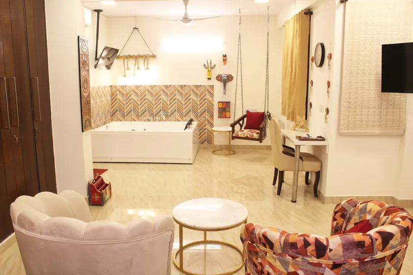 Air Purifier - Luxury Jacuzzi HotTub 1BHK Suite 11 - Image 1