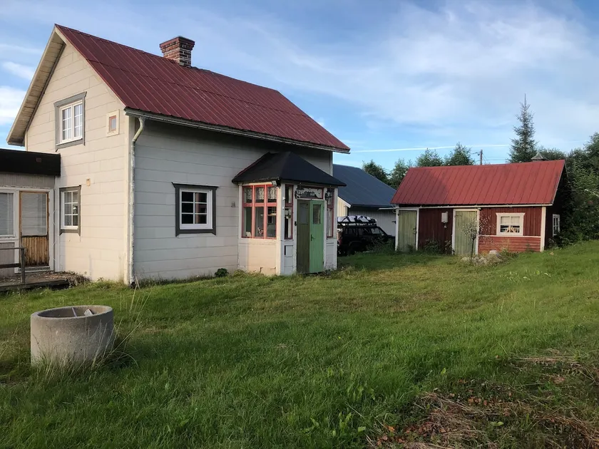 Cozy cottage in rural location - Image 1