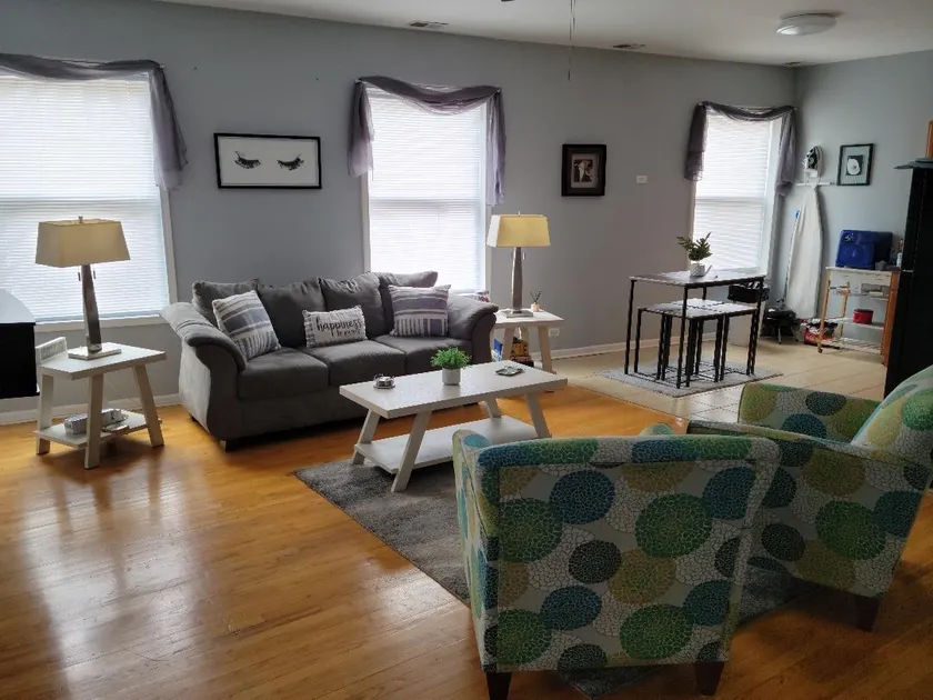 Ultra Modern Beverly Suite - Image 1