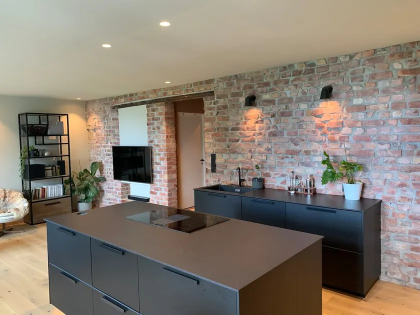 Charming, newly renovated apartment - Image 1