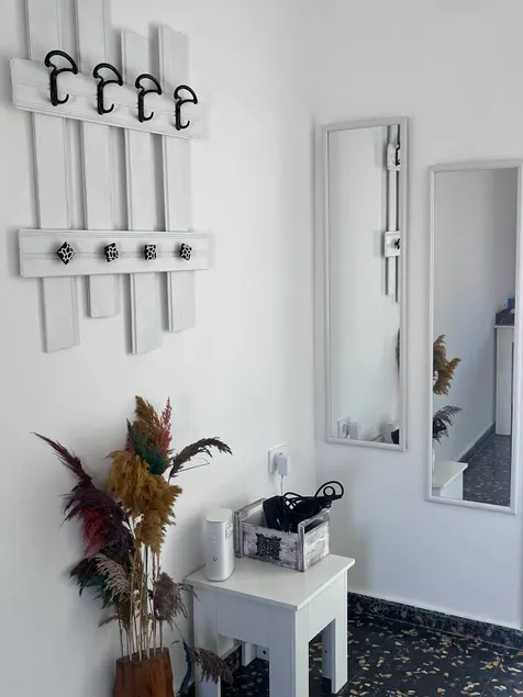 diminutive suite l - Image 1