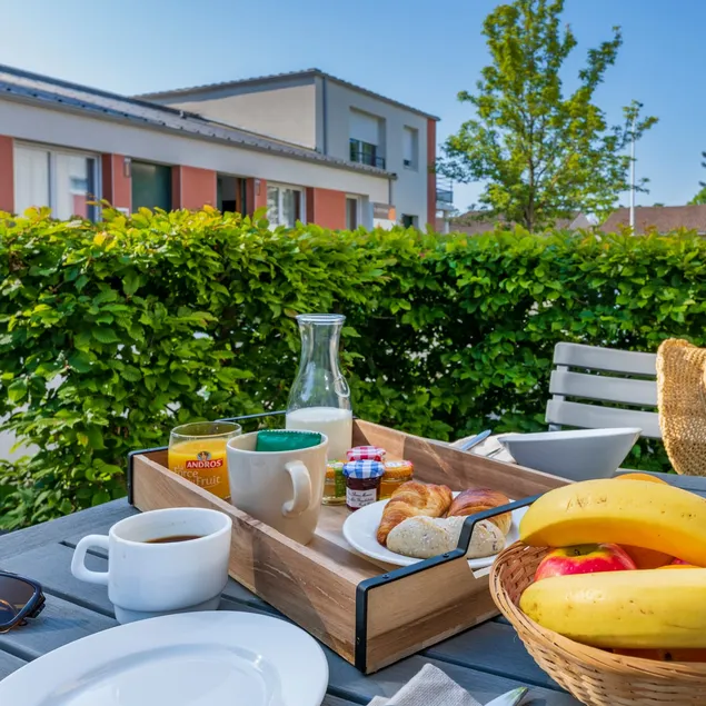 4-person apartment in Nantes with terrace - Image 1