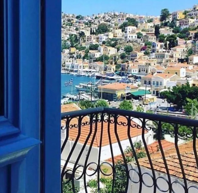 Traditional Symi harbour home with amazing views. - Image 1