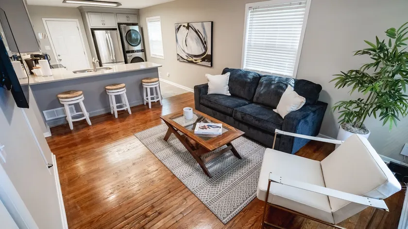 Grandview Modern Home - Minutes from IHOP and KCMO - Image 1
