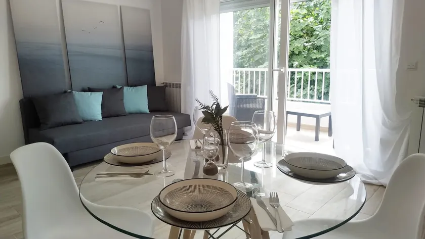 2-bedroom apartment, private parking - Image 1