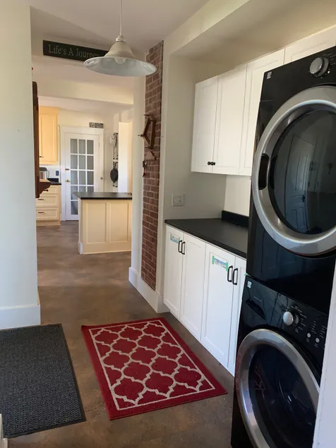 Cheerful 3BR w/ Hot Tub,Sauna,AC & Gourmet Kitchen - Image 1