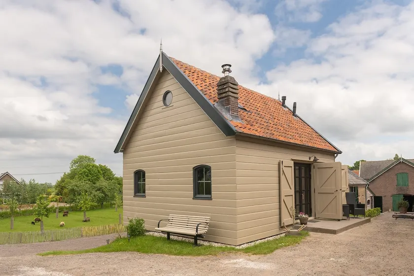 Detached cottage, close to Kinderdijk, Biesbosch - Image 1