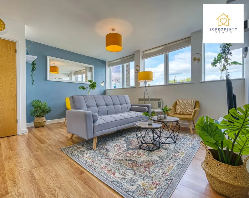 Modern 2BR Flat| Free Parking| Sleeps 4| Fast WIFI - Image 1