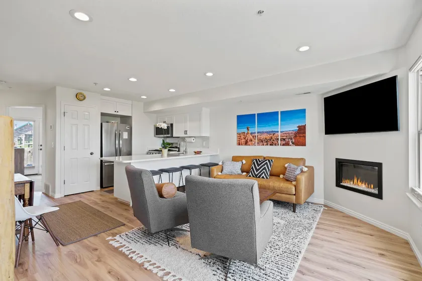 Beautifully remodeled condo minutes from POW/BASIN - Image 1