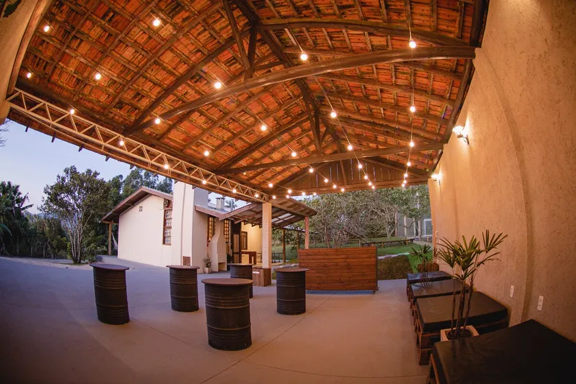 Country House with Space for Parties and Leisure - Image 1
