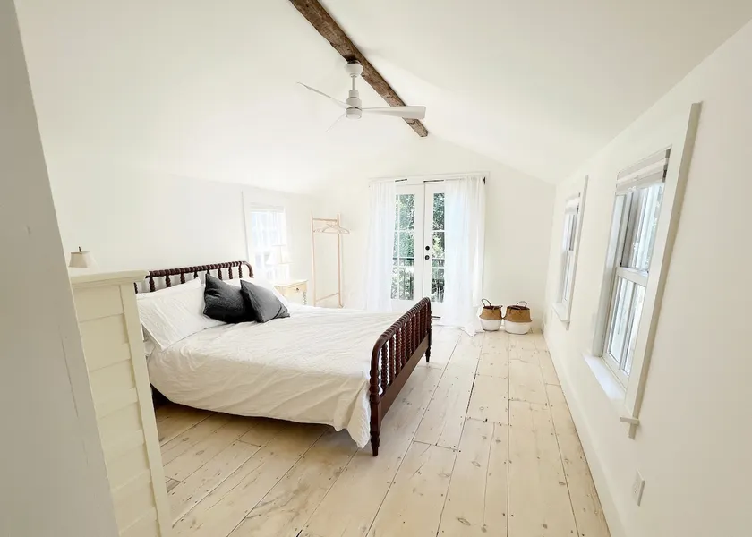 Lovely 2-bedroom apartment in a historic home - Image 1