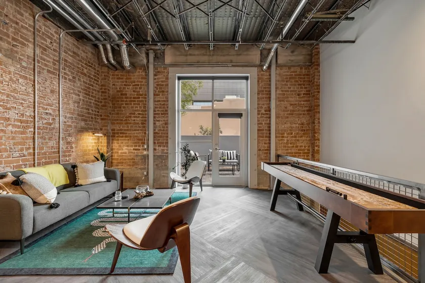 Trendy Urban Escape Wow - Image 1