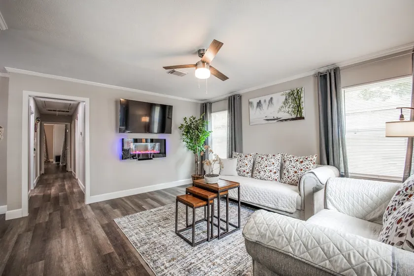 Pasadena Bird House Fully Equipped Home KING BED! - Image 1