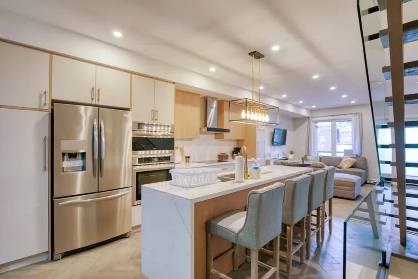 Awesome DT ModernHouse/3BR2.5Bth/1Parking/16Guests - Image 1