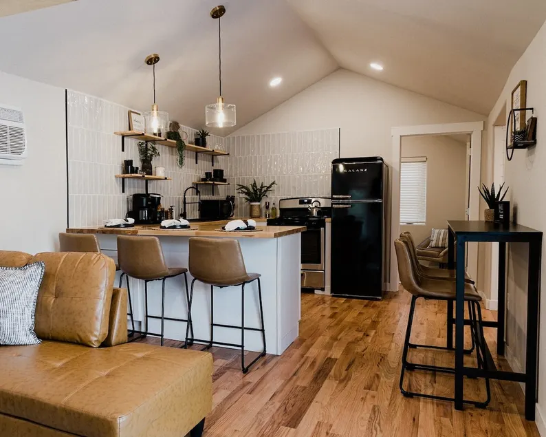 Modern 2-Bedroom Getaway - Image 1