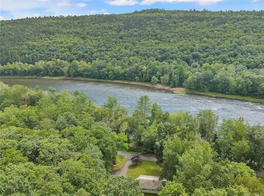 Summer Escape: Steps to River, Views, Games - Image 1