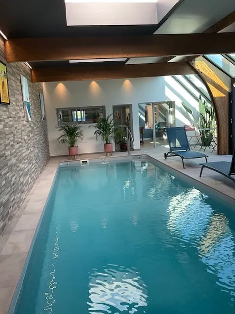 Villa with indoor pool, 50m from the beach - Image 1