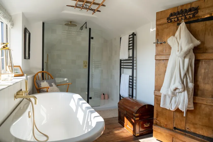 Cosy Country Cottage - Image 1