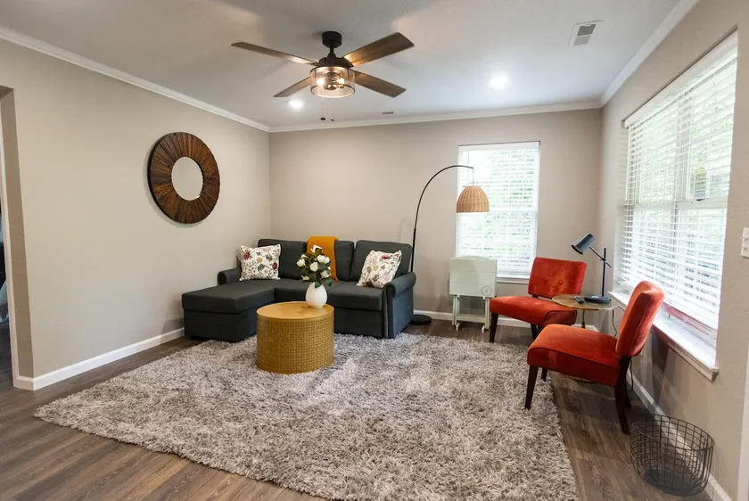 Basecamp Bungalow: Perfect Home, Central Location - Image 1
