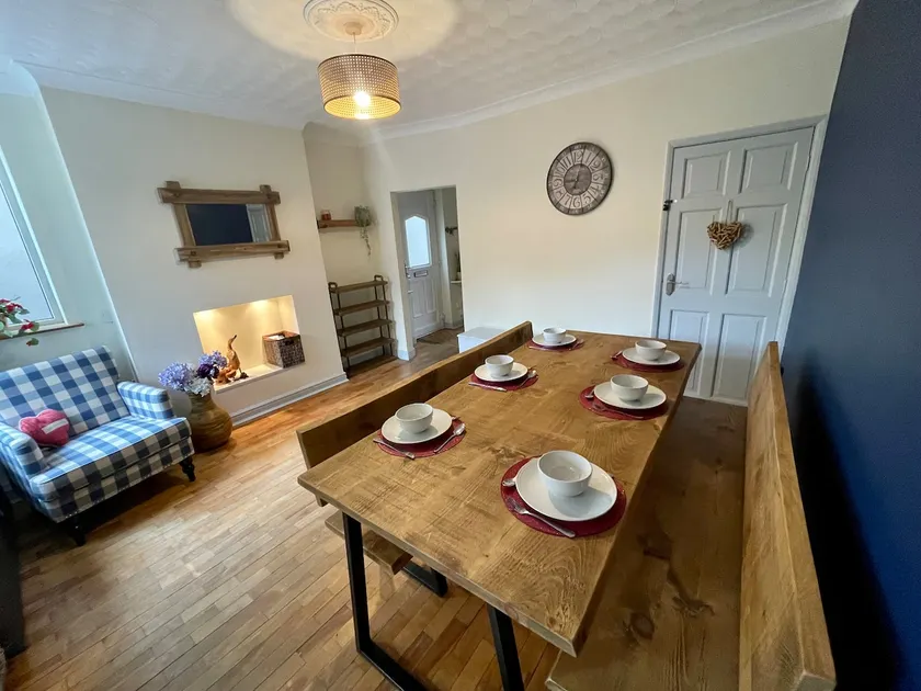 Lovely 3BD Home in the Heart of Morton - Image 1