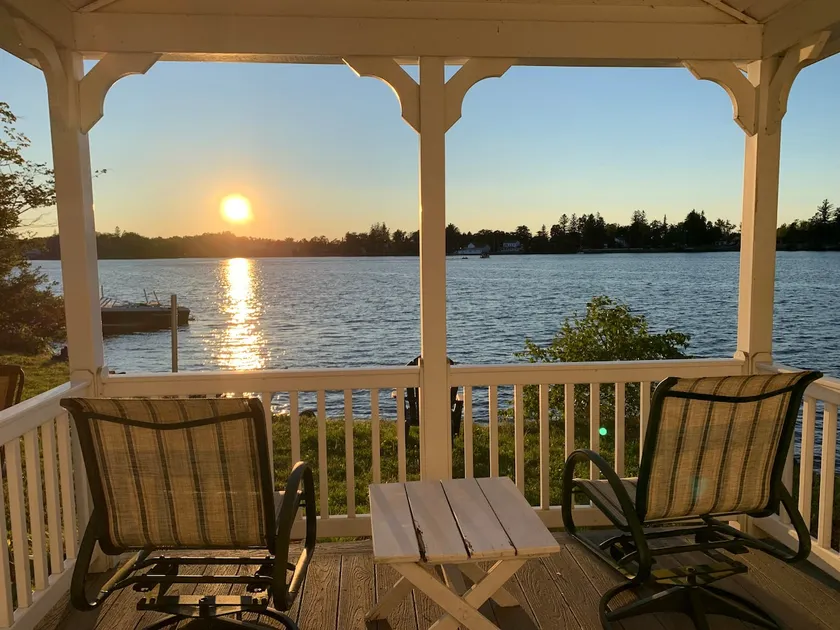 Beautiful Lake House with Stunning Sunsets - Image 1