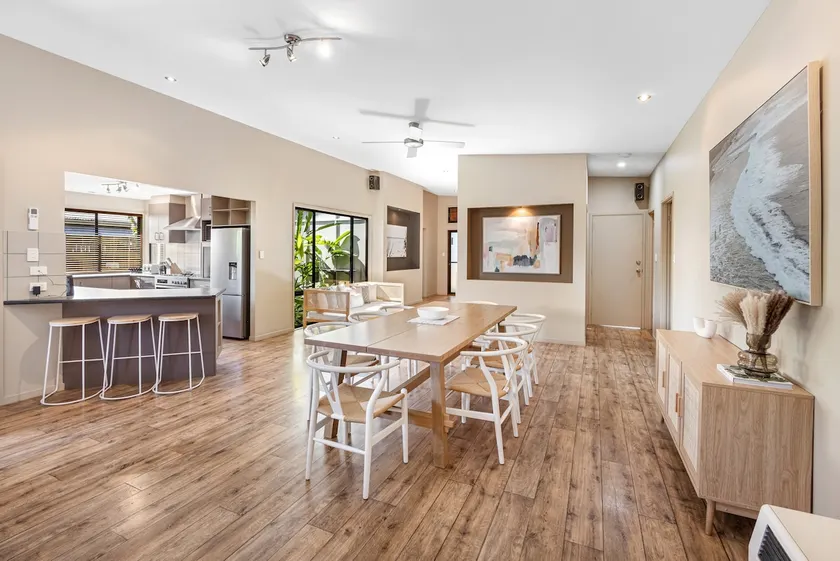 Mudjimba Escape-pet friendly, luxury villa w/ pool - Image 1