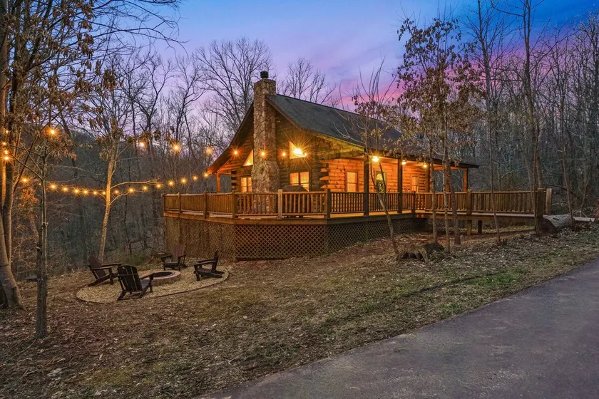 Secluded Cabin w/Hot Tub + Fire Pit| Hocking Hills - Image 1
