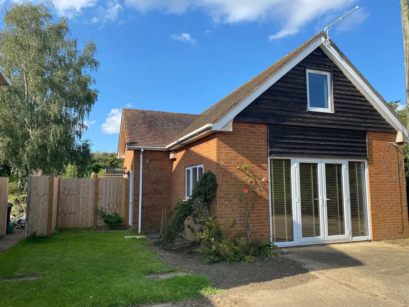 Sparrow’s Nest Cottage - Image 1