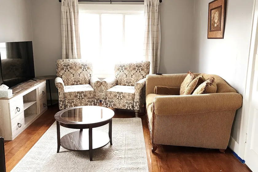 Great location Close to downtown, - Image 1