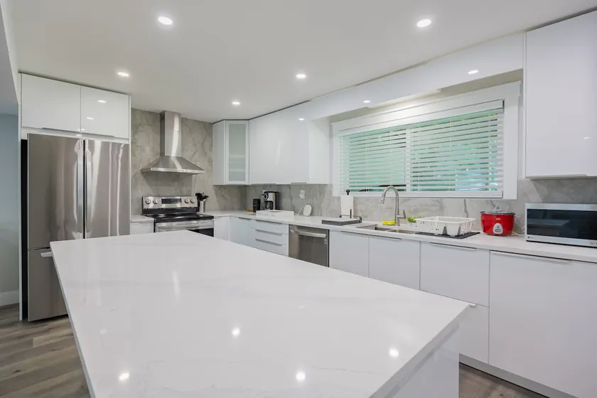 Modern & Spacious 2BR Suite in Surrey BC - Image 1