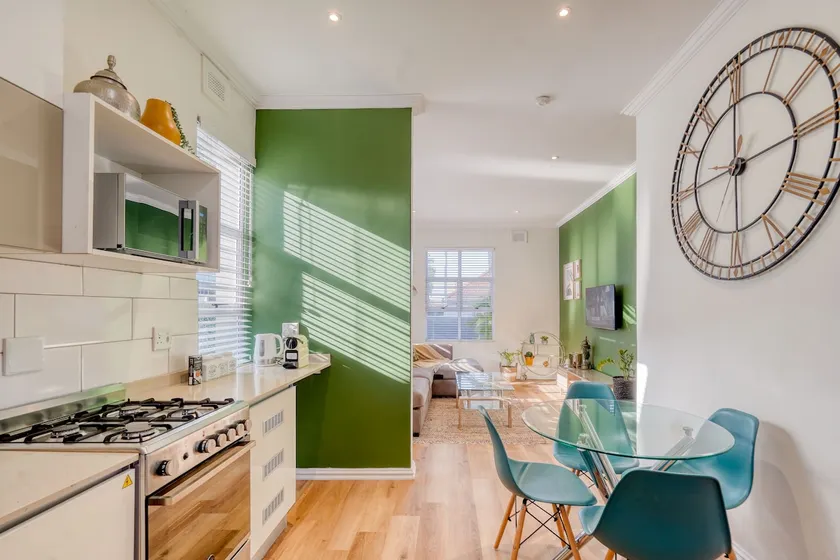 Stylish 3 Sleeper Serviced Apartment with Pool - Image 1