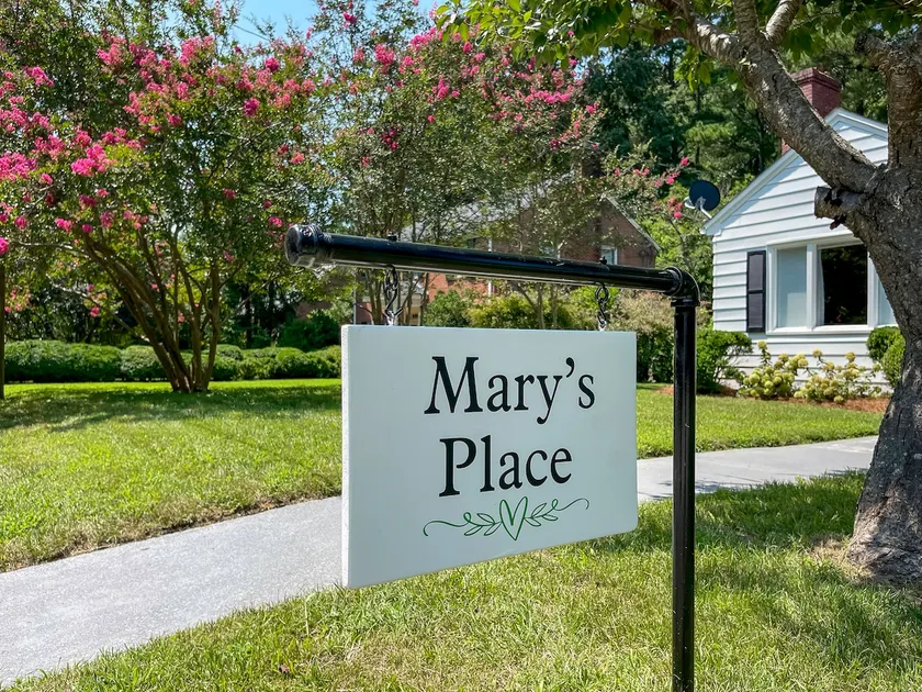 Mary's Place ❤ Bright 3BR with deck/private yard - Image 1