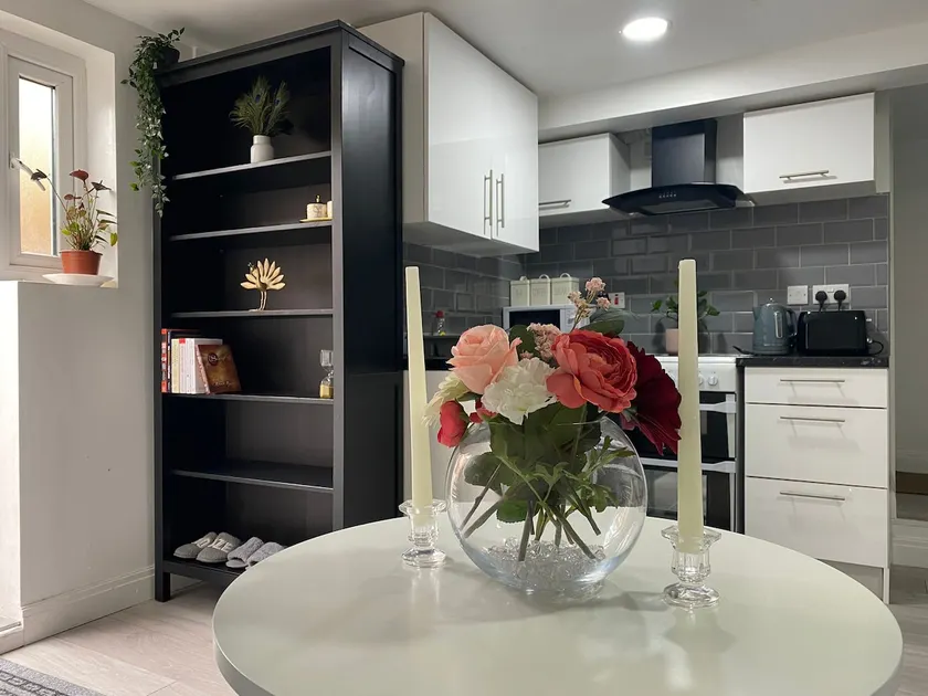 Lovely studio-flat with free parking, free WiFi. - Image 1