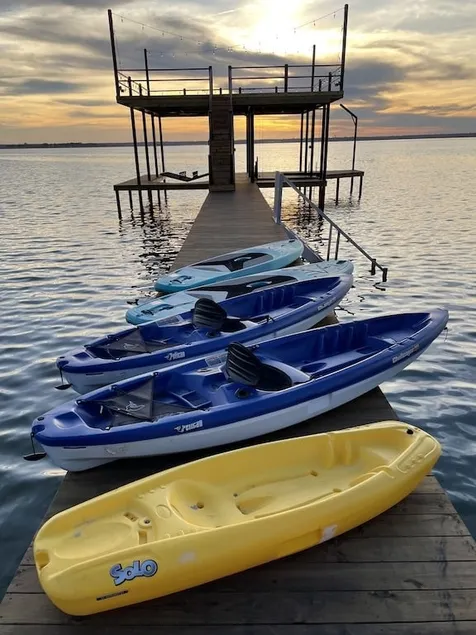 ❤️ Wide Open Water!  Huge Boat Dock w/ rope swing!  Lake toys (Kayak, Paddleboard, Lily Pad) included!  Great fishing!  🐟 - Image 1