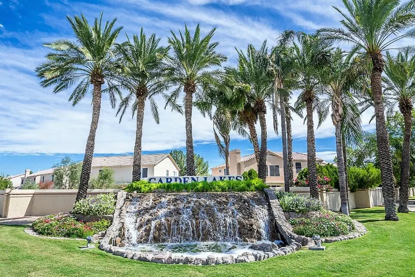 Tropical Paradise in Garden Lakes! - Image 1