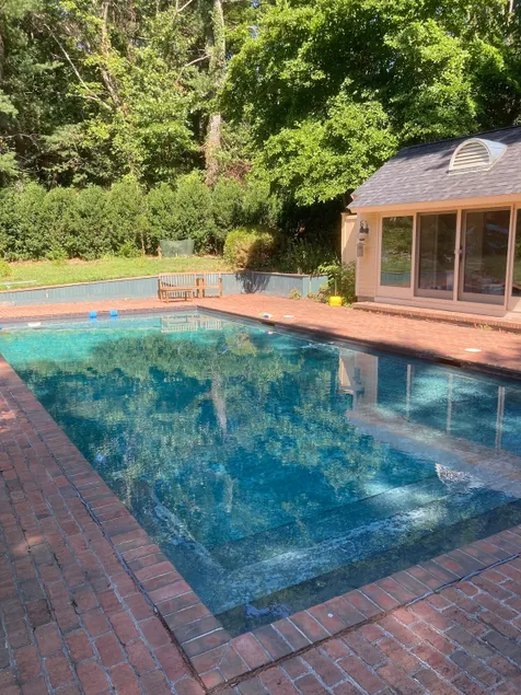 Spacious vacation townhome unit with a pool - Image 1